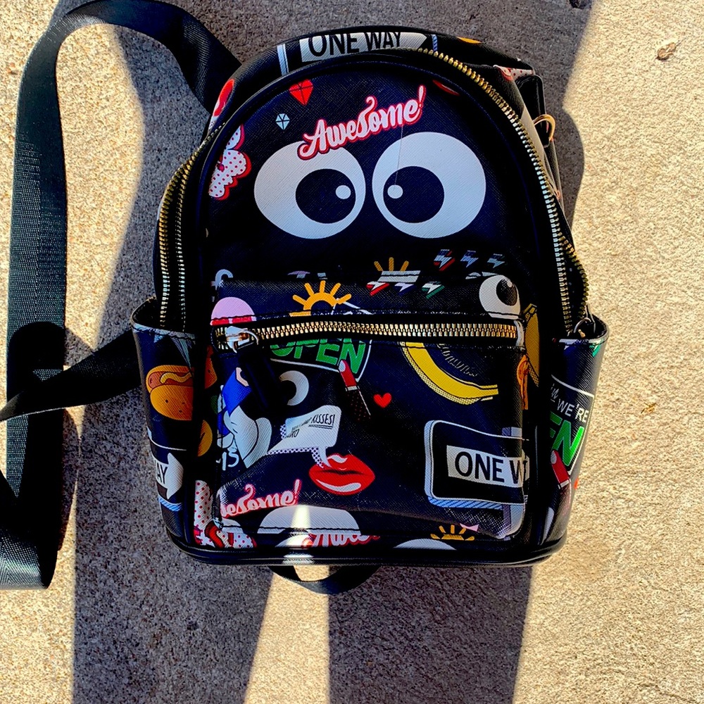 Purses and lunchbox for sale